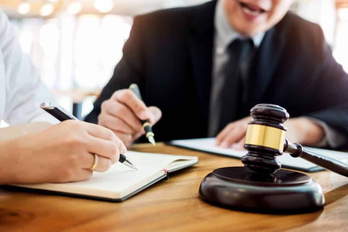 Người bào chữa theo quy định pháp luật. Người bào chữa theo quy định pháp luật.