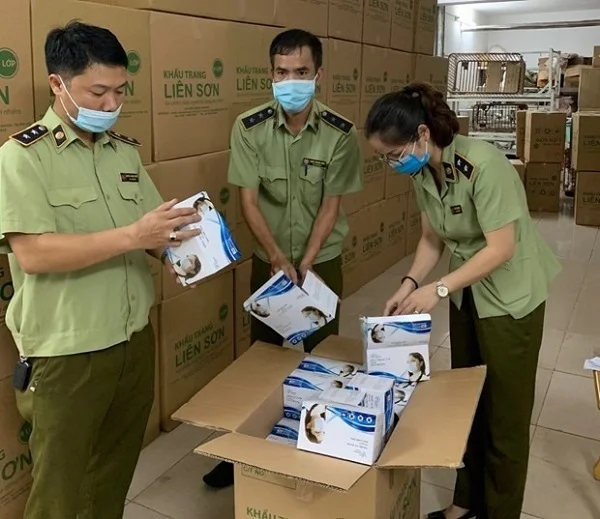 Quy định về chống buôn lậu, hàng giả Buôn lậu hàng giả.