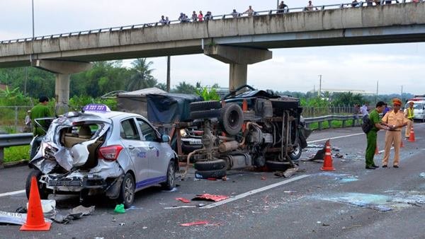 Gây tai nạn giao thông dẫn đến chết người.