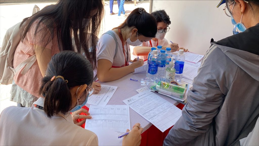 Sinh viên tham gia ngày hội việc làm tại ĐH Tôn Đức Thắng. Sinh viên tham gia ngày hội việc làm tại ĐH Tôn Đức Thắng.