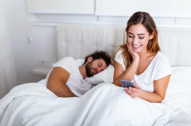 Vợ ngoại tình với người khác chồng nên xử lý như thế nào?