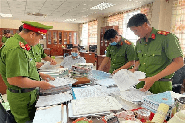 Chế tài xử lý hành vi lợi dụng chức vụ quyền hạn. Chế tài xử lý hành vi lợi dụng chức vụ quyền hạn.
