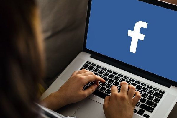 Vi phạm bản quyền Facebook.