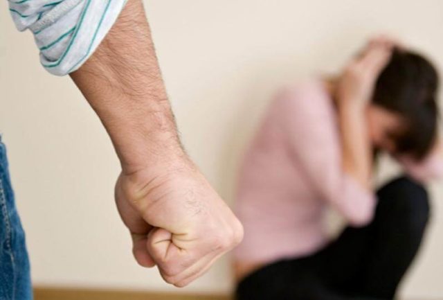 Hành vi bạo hành gia đình chồng đánh vợ có vi phạm pháp luật không? Bạo hành gia đình chồng đánh vợ