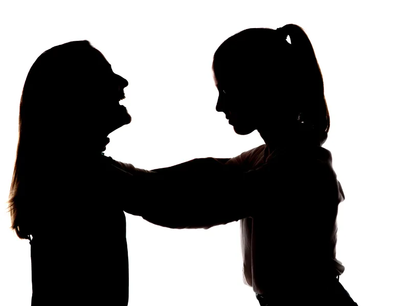 Phải làm gì khi chồng ngoại tình với người giúp việc.