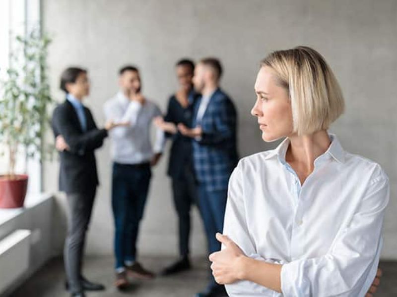 Hành vi bôi nhọ danh dự của người khác bị xử phạt như thế nào? Bôi nhọ danh dự người khác là hành vi vi phạm pháp luật.