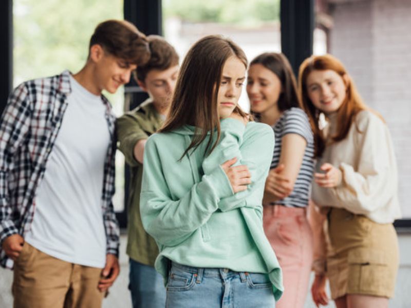 Hành vi bịa đặt nói xấu người khác có bị phạt tù không? Hành vi bịa đặt nói xấu người khác có thể gây ra những hậu quả nghiêm trọng.