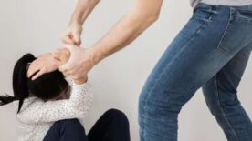 Chồng ngoại tình về đánh vợ là hành vi vô đạo đức và vi phạm pháp luật.
