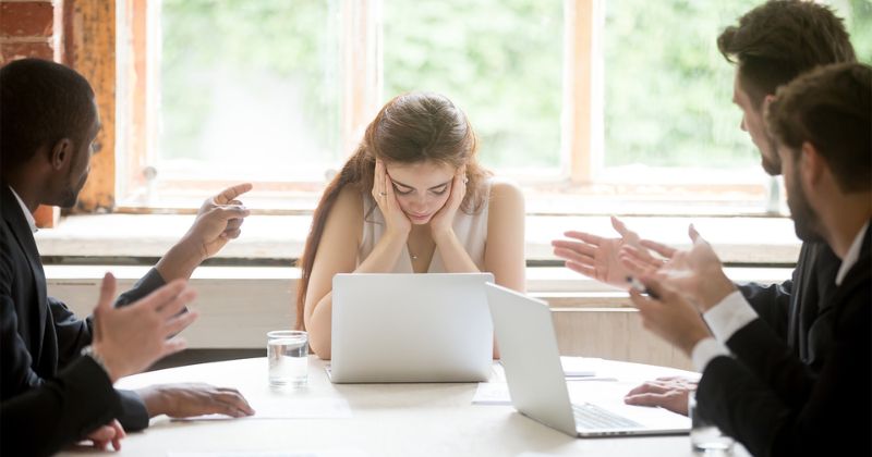 Hành vi chửi bới người khác có bị đi tù không? Chửi bới hay chỉ trích người khác không phải là cách giải quyết vấn đề.