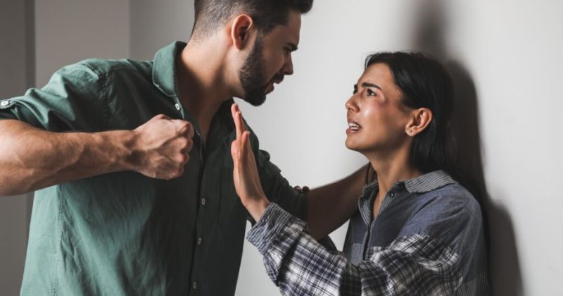 Hành vi đánh người phá hoại tài sản xử phạt như thế nào? Làm sao để tố cáo? Hành vi đánh người khác có thể bị truy cứu trách nhiệm hình sự.