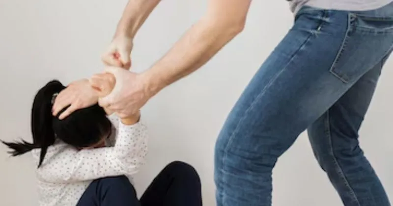 Bạo hành gia đình là gì?