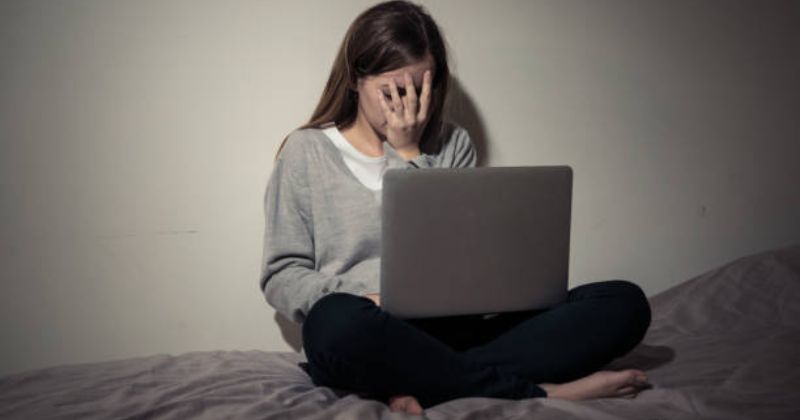 Bôi nhọ danh dự người khác trên mạng xã hội có bị phạt tù không? Bị bôi nhọ danh dự trên mạng xã hội có được yêu cầu bồi thường không?