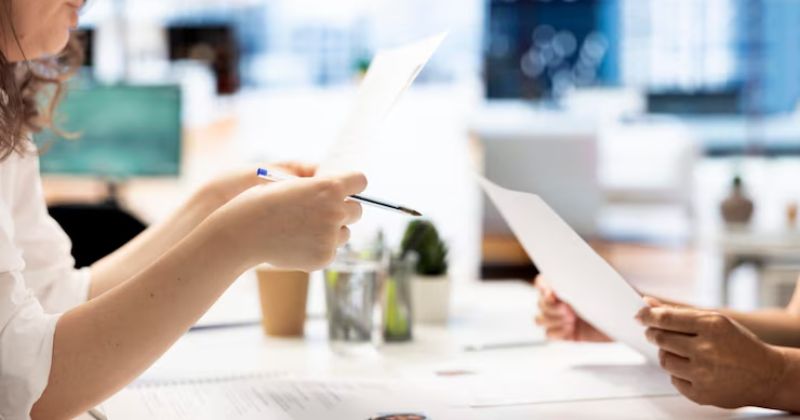 Nhân viên chiếm đoạt tài sản doanh nghiệp thì xử lý như thế nào? Phát hiện nhân viên chiếm đoạt tài sản doanh nghiệp thì tố cáo như thế nào?