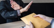 Tố cáo hành vi lợi dụng chức vụ, quyền hạn trong khi thi hành công vụ