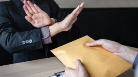 Tố cáo hành vi lợi dụng chức vụ, quyền hạn trong khi thi hành công vụ.