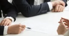 Cố ý gây thương tích có bị tạm giam không?