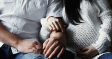 Chồng ngoại tình có con riêng có kiện được không?