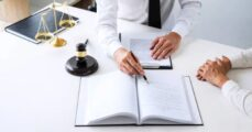 Bạo hành phụ nữ trẻ em đi tù bao nhiêu năm?