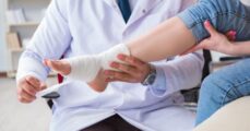 Cố ý gây thương tích bằng tay có phạt tù không?