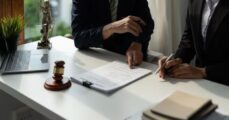 Chửi bới xúc phạm người thi hành công vụ có bị phạt tù không?