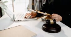 Bạo hành tinh thần dưới góc nhìn pháp lý
