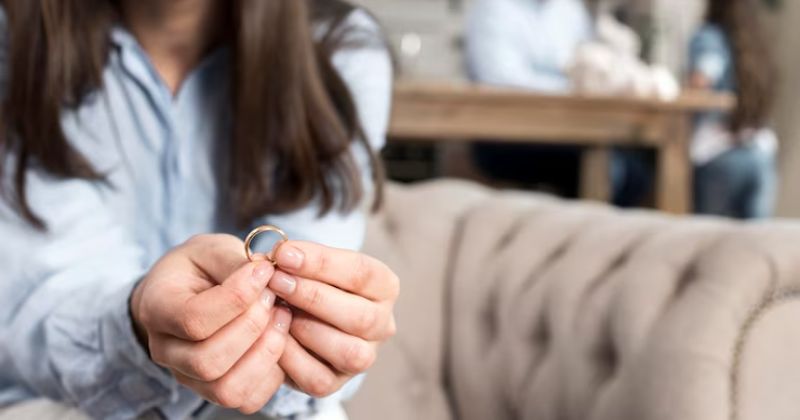 Chồng ngoại tình bỏ vợ con có bị xử phạt không? Thế nào được coi là ngoại tình theo quy định của pháp luật?