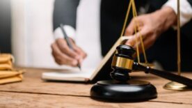 Tư vấn pháp lý tại Văn phòng luật sư tố tụng.