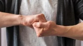 Cố ý gây thương tích có tính chất côn đồ là gì?