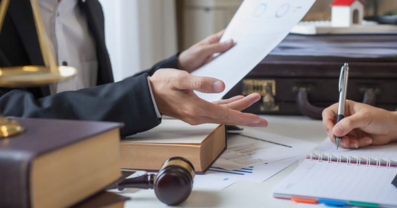 Bôi nhọ xúc phạm người khác bị phạt tội gì? Văn phòng luật sư tố tụng.