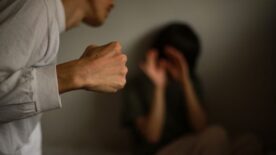 Hành vi bạo hành xâm hại trẻ em xử lý thế nào?