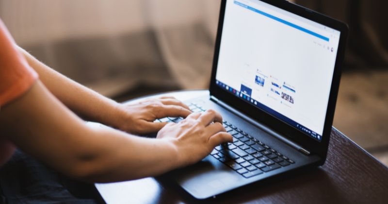 Hành vi đăng tải thông tin chưa được kiểm chứng lên mạng