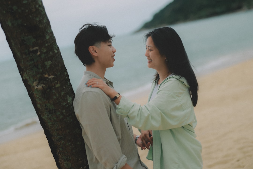 Cặp vợ chồng tranh cãi, biểu tượng mâu thuẫn ly hôn