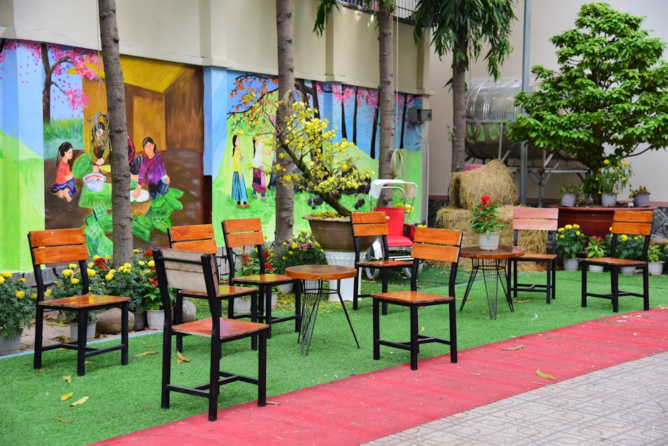 Học sinh vui vẻ trong môi trường học đường an toàn Học sinh vui vẻ trong môi trường học đường an toàn