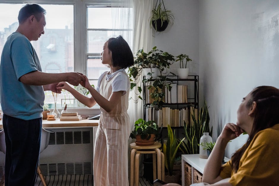 Gia đình hạnh phúc với con nuôi